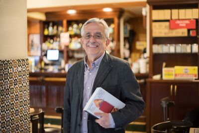 Rodríguez Almodóvar es entrevistado por La Voz de Alcalá en La Centenaria.